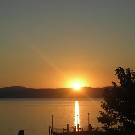 Iride Sul Lago 1 Via Principessa Jolanda 10-Piazza Del Molo Ангвиллара-Сабация Экстерьер фото